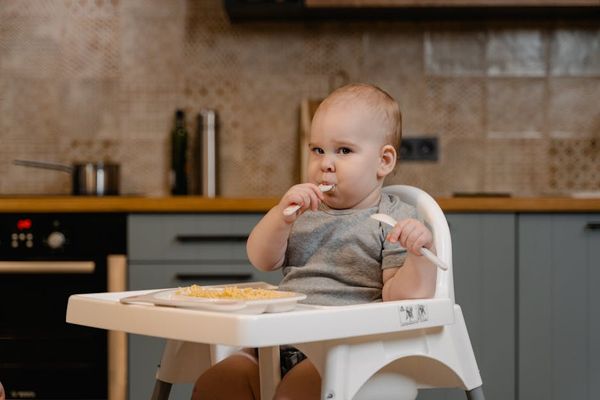 הידע המלא: כמה אוכל אמור לקבל תינוק בן 3 שבועות