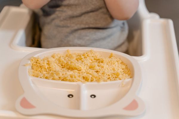 התזונה של התינוק: עד איזה גיל הוא אוכל תמל?