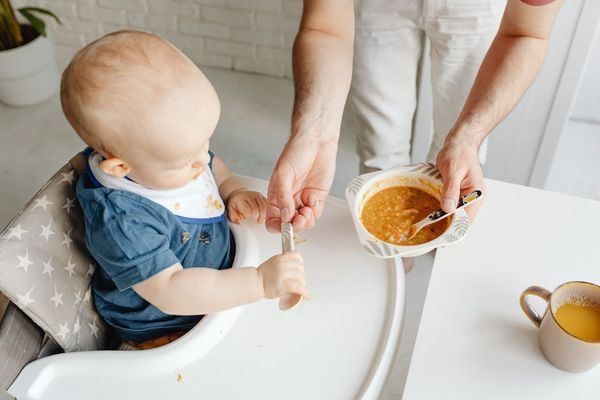 עד מתי התינוק אוכל כל שלוש שעות: חקר ואנליזה