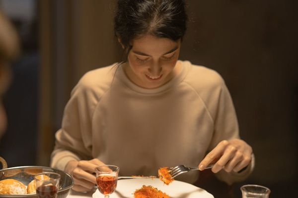 איסור הלכתי וחשיבותו: למה אסור לאכול בשר וחלב ביחד