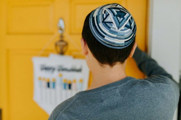 מדריך שלם: כיפות רקומות עם שמות - מפשתן לזמש יוקרתי